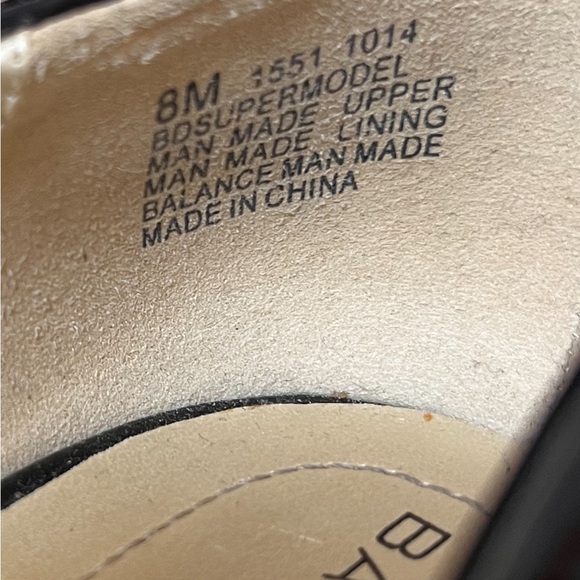 Bandolino faux patent leather peeptoe pumps, size 8 - Picture 6 of 6